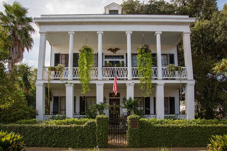 large colonial home in algiers point